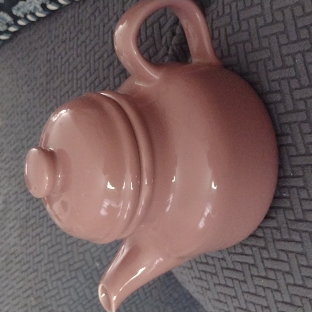Vintage Rose colored Gailstyn-Sutton 6 cup tea pot.